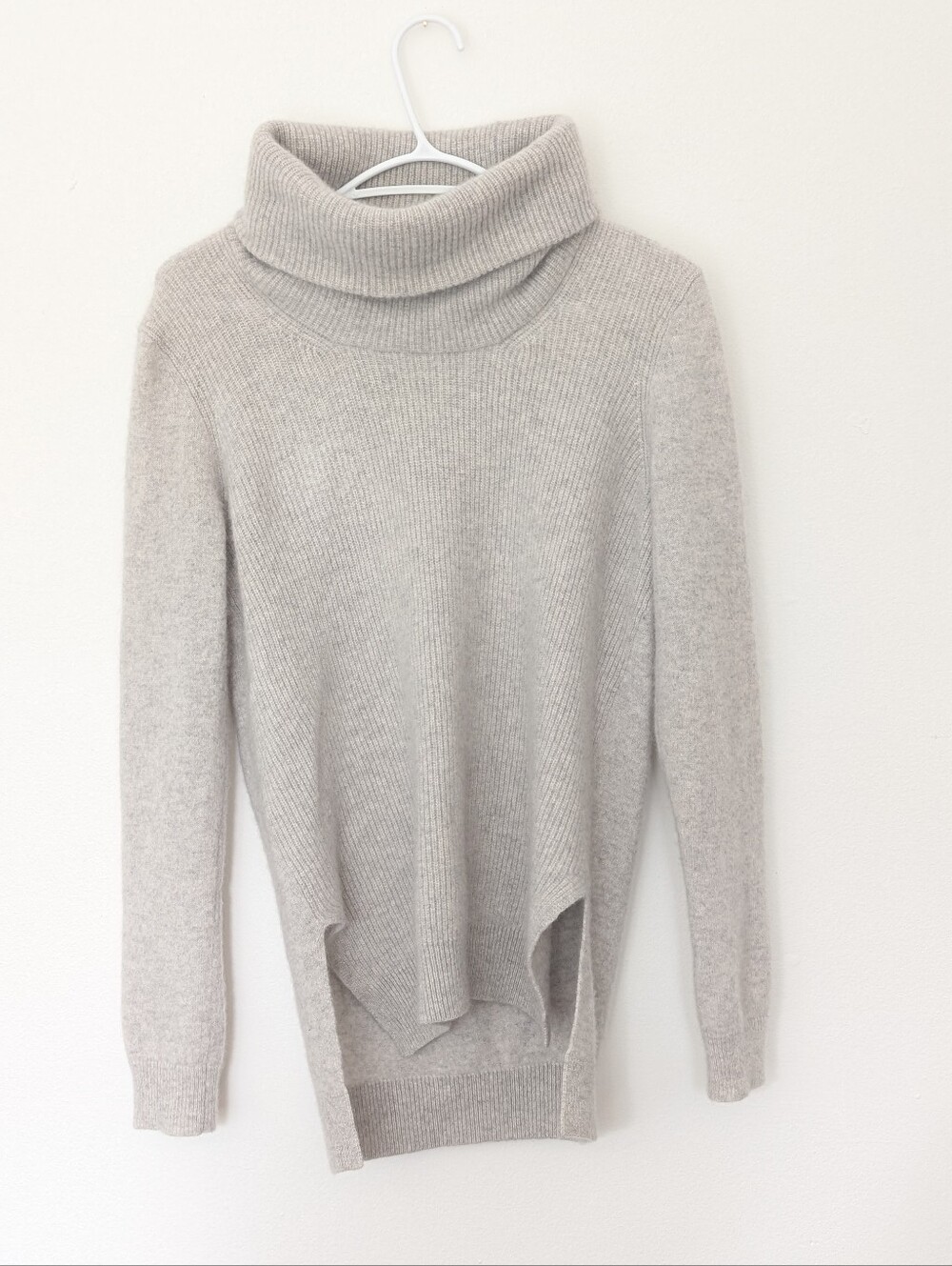 Theory Cashmere Turtleneck Sweater Grey Quiet Luxury Minimalist Old Money  L